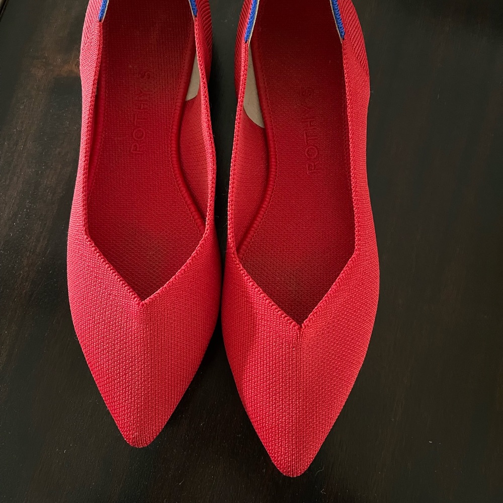Rothy’s The Point in Bright Red Pre-owned. Size 7.5